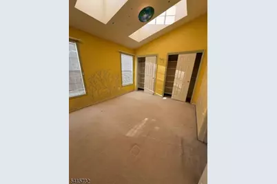 323 Wilshire Dr, Nutley, NJ 07110 - Photo 9