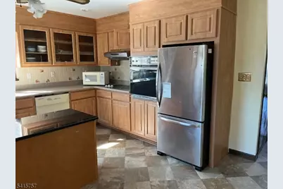 5 Sydney Pl, Manville, NJ 08835 - Photo 9