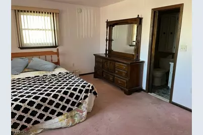 5 Sydney Pl, Manville, NJ 08835 - Photo 3