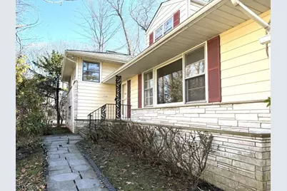 113 Crest Dr, Berkeley Heights Township, NJ 07922 - Photo 3