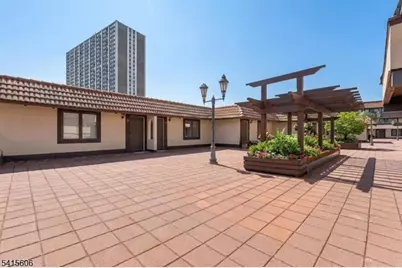 300 Gorge Rd #25, Cliffside Park, NJ 07010 - Photo 3