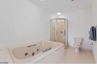 300 Gorge Rd #25, Cliffside Park, NJ 07010 - Photo 23