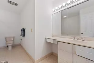 300 Gorge Rd, Cliffside Park, NJ 07010 - Photo 23