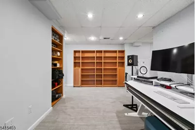 15 Littlewood Ct, Wayne, NJ 07470 - Photo 27