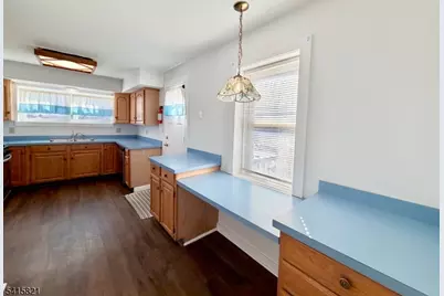 126 Hwy20231, Raritan Township, NJ 08551 - Photo 19