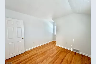 126 Hwy20231, Raritan Township, NJ 08551 - Photo 35