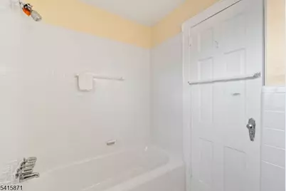 326 Eastern Pkwy, Newark, NJ 07106 - Photo 9