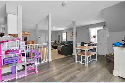 208 E Price St, Linden, NJ 07036 - Photo 11