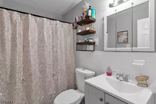 208 E Price St, Linden, NJ 07036 - Photo 5