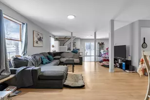 208 E Price St, Linden, NJ 07036 - Photo 9