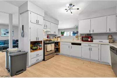 208 E Price St, Linden, NJ 07036 - Photo 15