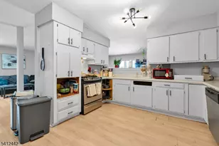 208 E Price St, Linden, NJ 07036 - Photo 15