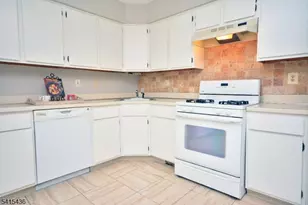 55 Canterbury Cir, Franklin Township, NJ 08873 - Photo 7