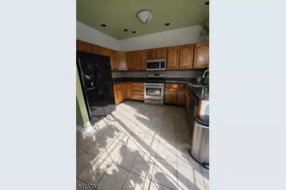 93 Perez Dr, Newark, NJ 07103 - Photo 3