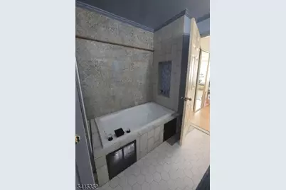 93 Perez Dr, Newark, NJ 07103 - Photo 5