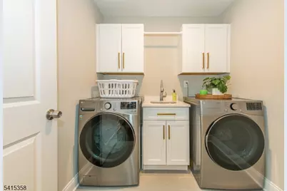 13 Mount Pleasant Pkwy, Livingston, NJ 07039 - Photo 33