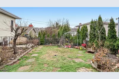 800 Delalla Ter, Ridgefield, NJ 07657 - Photo 31