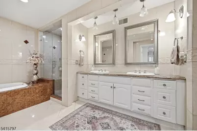 800 Delalla Ter, Ridgefield, NJ 07657 - Photo 15