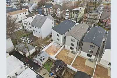 589 S 18th St, Newark, NJ 07103 - Photo 9