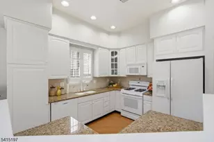 27 Chandler Ct, Monroe Township, NJ 08831 - Photo 5