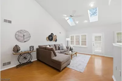 27 Chandler Ct, Monroe Township, NJ 08831 - Photo 13