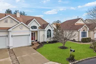 27 Chandler Ct, Monroe Township, NJ 08831 - Photo 3