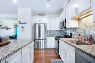 8 Watersedge Dr, Parsippany, NJ 07005 - Photo 23