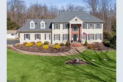 7 Robin Ct, Chester, NJ 07930 - Photo 1