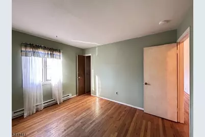 11 Adelphi Trl, Hopatcong, NJ 07843 - Photo 9