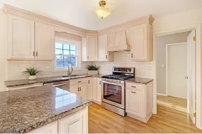 70 Tiffany Dr, East Hanover Township, NJ 07936 - Photo 9