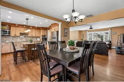 36 Williamsburg Dr, Roseland, NJ 07068 - Photo 7