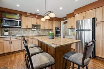 36 Williamsburg Dr, Roseland, NJ 07068 - Photo 5