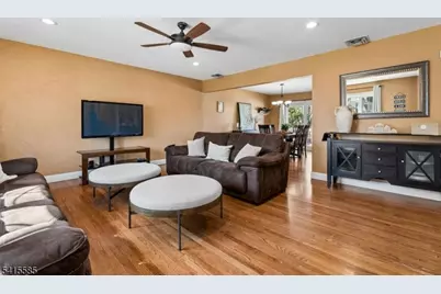 36 Williamsburg Dr, Roseland, NJ 07068 - Photo 3