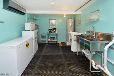 306 Queen Anne Rd, Teaneck Township, NJ 07666 - Photo 13