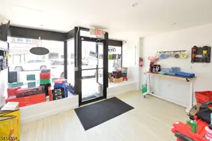 306 Queen Anne Rd, Teaneck Township, NJ 07666 - Photo 17