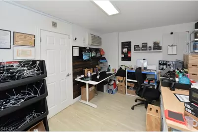 306 Queen Anne Rd, Teaneck Township, NJ 07666 - Photo 23