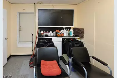 306 Queen Anne Rd, Teaneck Township, NJ 07666 - Photo 29