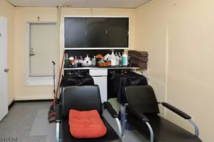 306 Queen Anne Rd, Teaneck Township, NJ 07666 - Photo 29