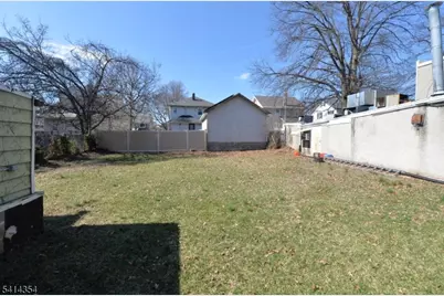 306 Queen Anne Rd, Teaneck Township, NJ 07666 - Photo 35