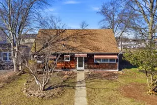 77 W Arthur Pl, Woodbridge Township, NJ 08830 - Photo 1