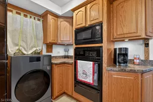 77 W Arthur Pl, Woodbridge Township, NJ 08830 - Photo 9