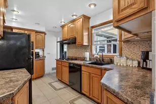 77 W Arthur Pl, Woodbridge Township, NJ 08830 - Photo 7