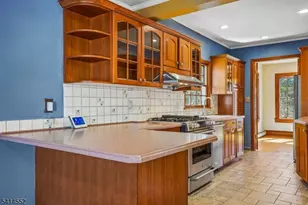 11 S Cedar Pkwy, Livingston, NJ 07039 - Photo 9