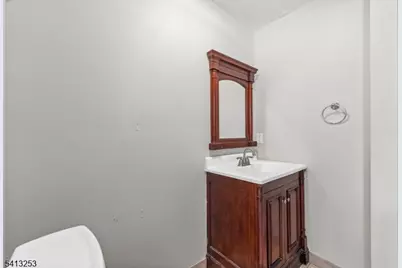 395 Mohegan Cir, Andover Township, NJ 07848 - Photo 9