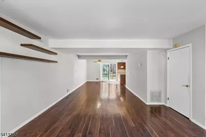 395 Mohegan Cir, Andover Township, NJ 07848 - Photo 3