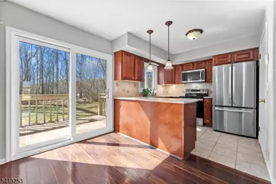 395 Mohegan Cir, Andover Township, NJ 07848 - Photo 5