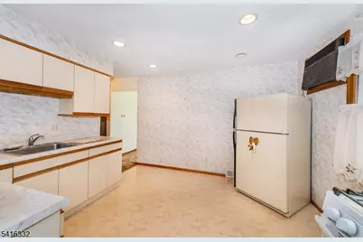 274 Dewey Ave, Totowa, NJ 07512 - Photo 11