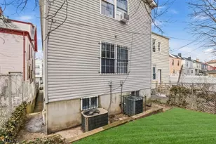 884 S 17th St, Newark, NJ 07108 - Photo 31