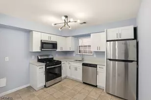 884 S 17th St, Newark, NJ 07108 - Photo 15