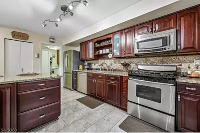 130 Kingsberry Dr, Franklin Township, NJ 08873 - Photo 11